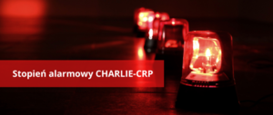 na obrazku widoczny jest  napis &quot;stopień alarmowy CHARLIE-CRP, znajdujący się na czerwonym pasku