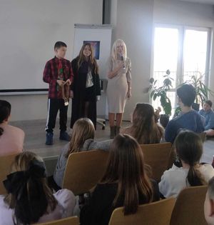 Spotkanie z uczniami z sędzią Anną Marią Wesołowską.