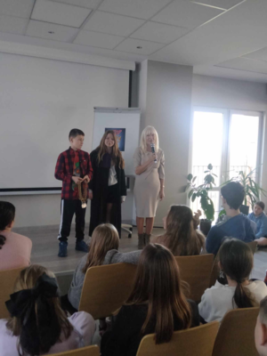 Spotkanie z uczniami z sędzią Anną Marią Wesołowską.