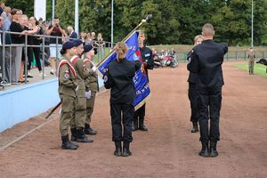 Uroczystość ślubowania klasy mundurowo - policyjnej zespołu szkół w Warcie na Stadionie Miejskim w Warcie.