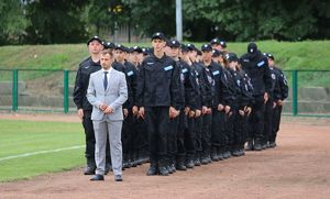 Uroczystość ślubowania klasy mundurowo - policyjnej zespołu szkół w Warcie na Stadionie Miejskim w Warcie.