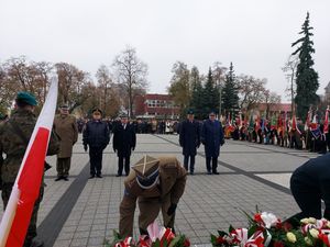 Obchody narodowego Święta Niepodległości na Placu marszałka Józefa Piłsudskiego w Sieradzu.