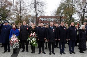 Obchody narodowego Święta Niepodległości na Placu marszałka Józefa Piłsudskiego w Sieradzu.