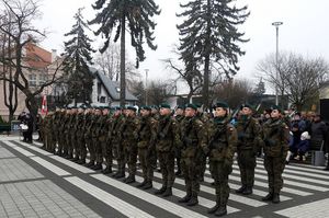 Obchody narodowego Święta Niepodległości na Placu marszałka Józefa Piłsudskiego w Sieradzu.