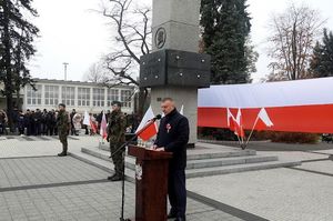 Obchody narodowego Święta Niepodległości na Placu marszałka Józefa Piłsudskiego w Sieradzu.