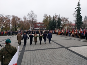 Obchody narodowego Święta Niepodległości na Placu marszałka Józefa Piłsudskiego w Sieradzu.