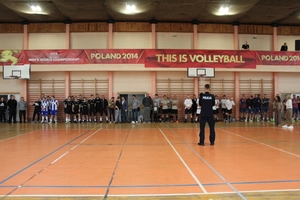 Rozgrywki w piłkę nożną podczas Turnieju Halowej Piłki Nożnej o Puchar Komendanta Powiatowego Policji w Bełchatowie, który rozegrany został na hali sportowej  w Szkole Podstawowej nr 12 w Bełchatowie.