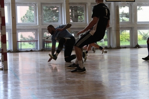 Rozgrywki w piłkę nożną podczas Turnieju Halowej Piłki Nożnej o Puchar Komendanta Powiatowego Policji w Bełchatowie, który rozegrany został na hali sportowej  w Szkole Podstawowej nr 12 w Bełchatowie.