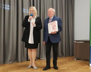 Spotkanie z seniorami  &quot;Zdrowy i bezpieczny senior&quot;  w sali konferencyjnej Starostwa powiatowego w Sieradzu.