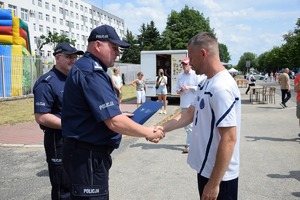 Wręczenie pucharów, medali, dyplomów przez komendantów drużynom biorącym udział w turnieju.