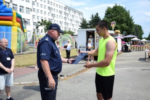 Wręczenie pucharów, medali, dyplomów przez komendantów drużynom biorącym udział w turnieju.