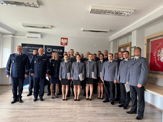 Uroczysta zbiorka z okazji obchodów Święta Policji w sieradzkiej komendzie.