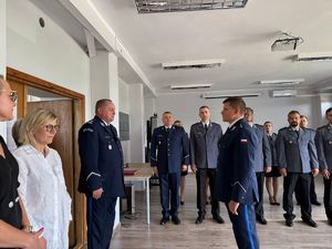 Uroczysta zbiorka z okazji obchodów Święta Policji w sieradzkiej komendzie.