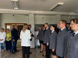 Uroczysta zbiorka z okazji obchodów Święta Policji w sieradzkiej komendzie.