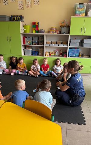 Spotkanie policjantek z przedszkolakami.