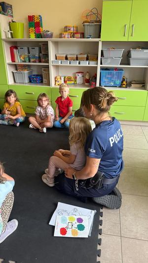 Spotkanie policjantek z przedszkolakami.