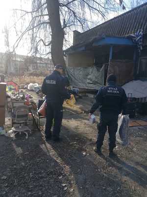 Kontrole pustostanów realizowane przez policjantów i strażników miejskich.