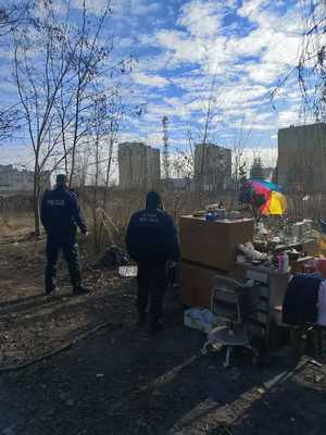 Kontrole pustostanów realizowane przez policjantów i strażników miejskich.